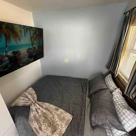 Mermaid Den Studio *5 Min To Beach*